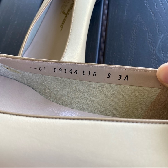 Salvatore Ferragamo gold cream shoes - Picture 5 of 11